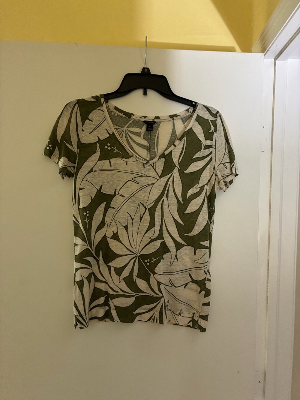 Ann Taylor Olive Green and Cream Leaf Print V-Neck Tee